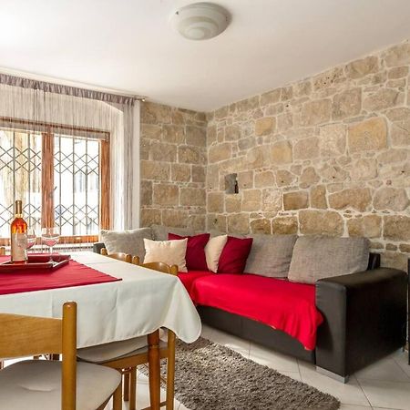 Aparrtment Terra- Combine Beach&Old Town Apartment Split Bagian luar foto