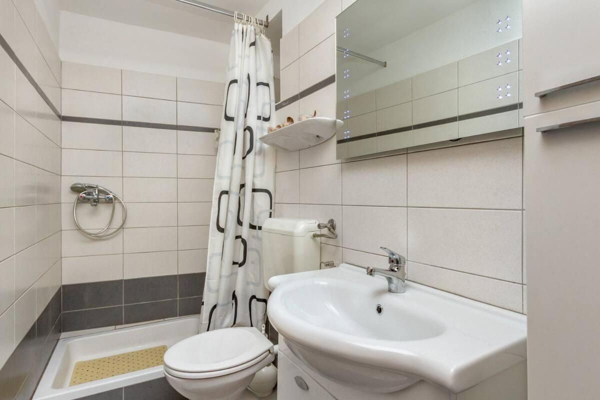 Aparrtment Terra- Combine Beach&Old Town Apartment Split Bagian luar foto