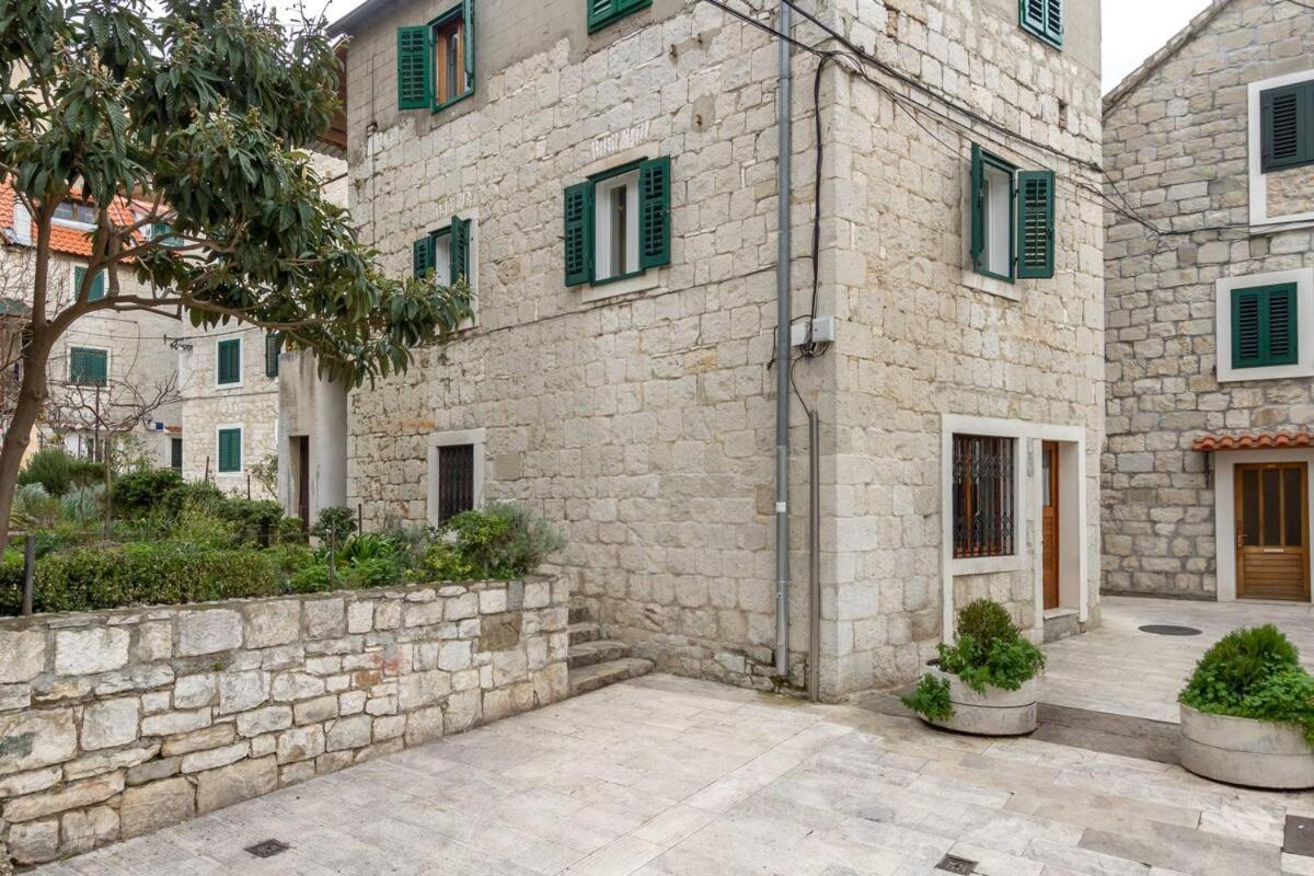 Aparrtment Terra- Combine Beach&Old Town Apartment Split Bagian luar foto
