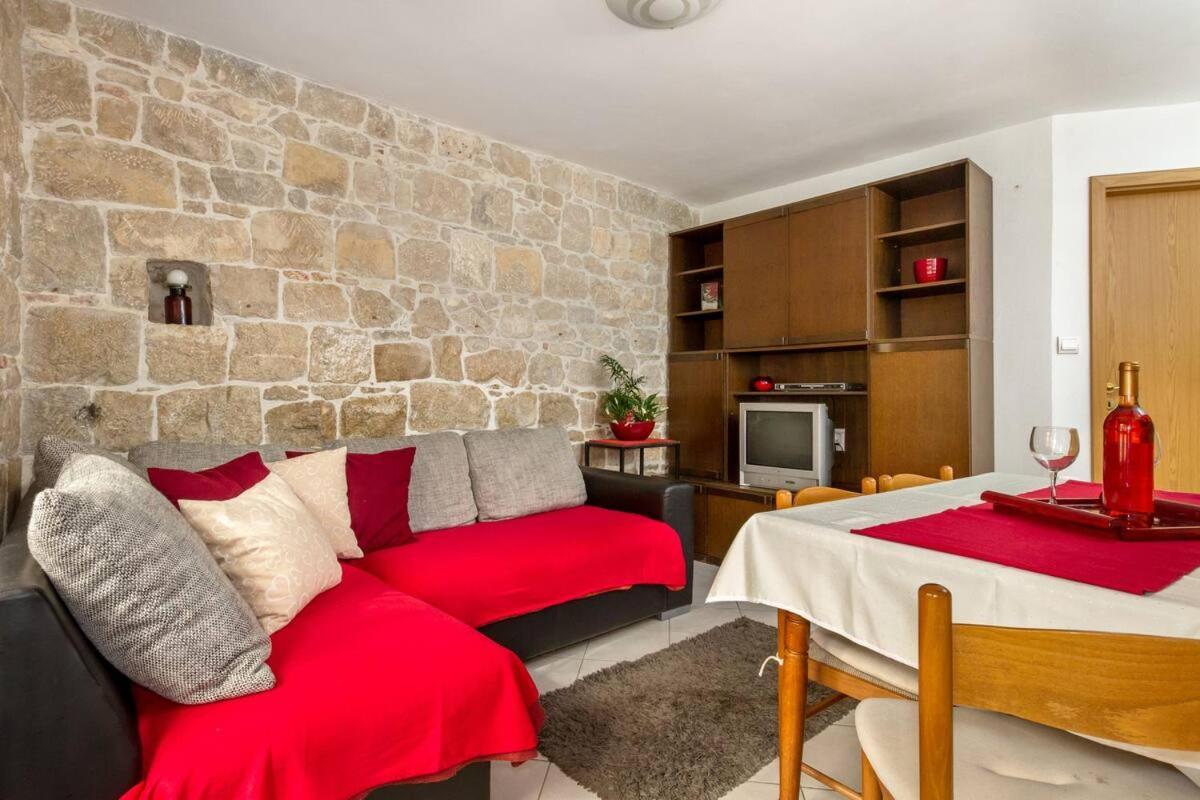 Aparrtment Terra- Combine Beach&Old Town Apartment Split Bagian luar foto