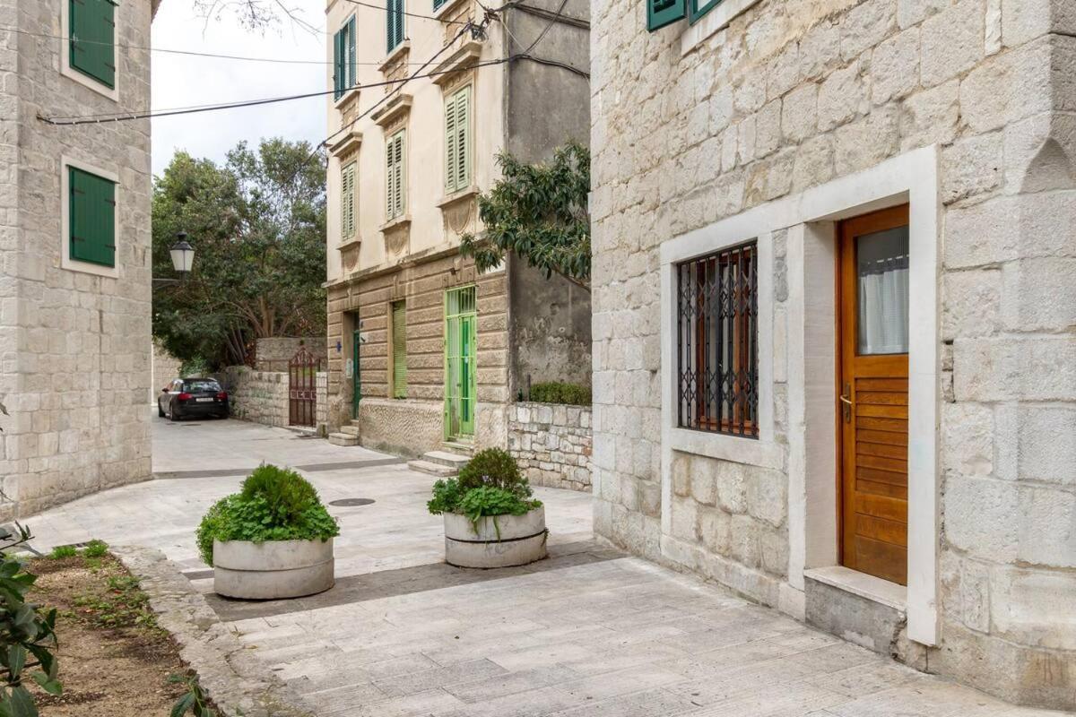 Aparrtment Terra- Combine Beach&Old Town Apartment Split Bagian luar foto