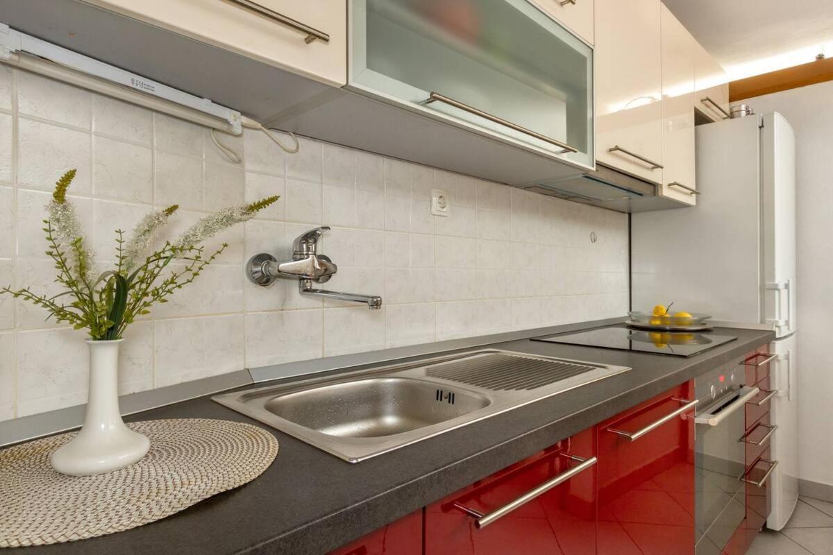 Aparrtment Terra- Combine Beach&Old Town Apartment Split Bagian luar foto