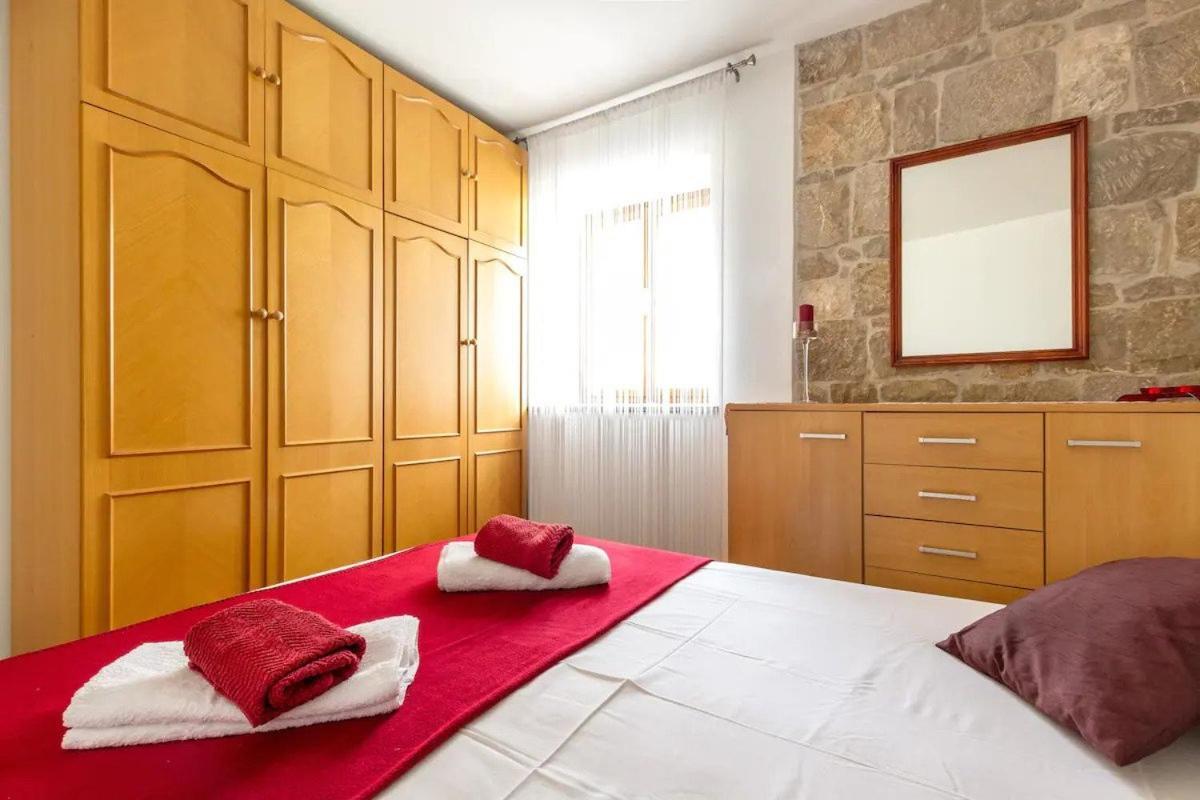 Aparrtment Terra- Combine Beach&Old Town Apartment Split Bagian luar foto