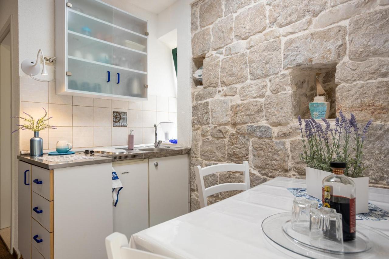Aparrtment Terra- Combine Beach&Old Town Apartment Split Bagian luar foto