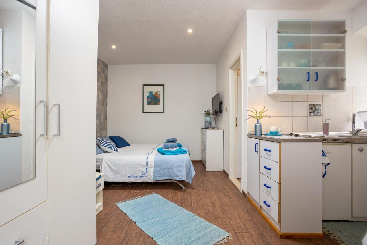 Aparrtment Terra- Combine Beach&Old Town Apartment Split Bagian luar foto