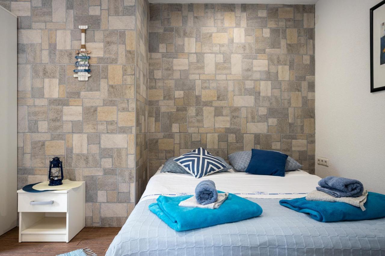Aparrtment Terra- Combine Beach&Old Town Apartment Split Bagian luar foto