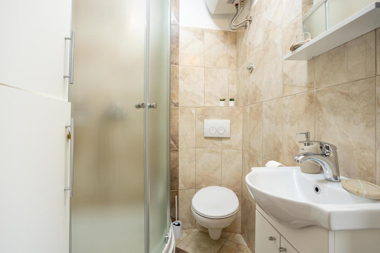 Aparrtment Terra- Combine Beach&Old Town Apartment Split Bagian luar foto