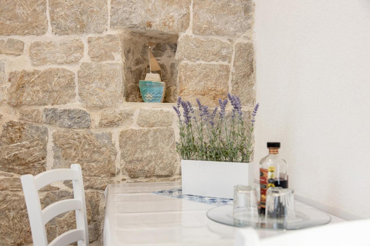 Aparrtment Terra- Combine Beach&Old Town Apartment Split Bagian luar foto