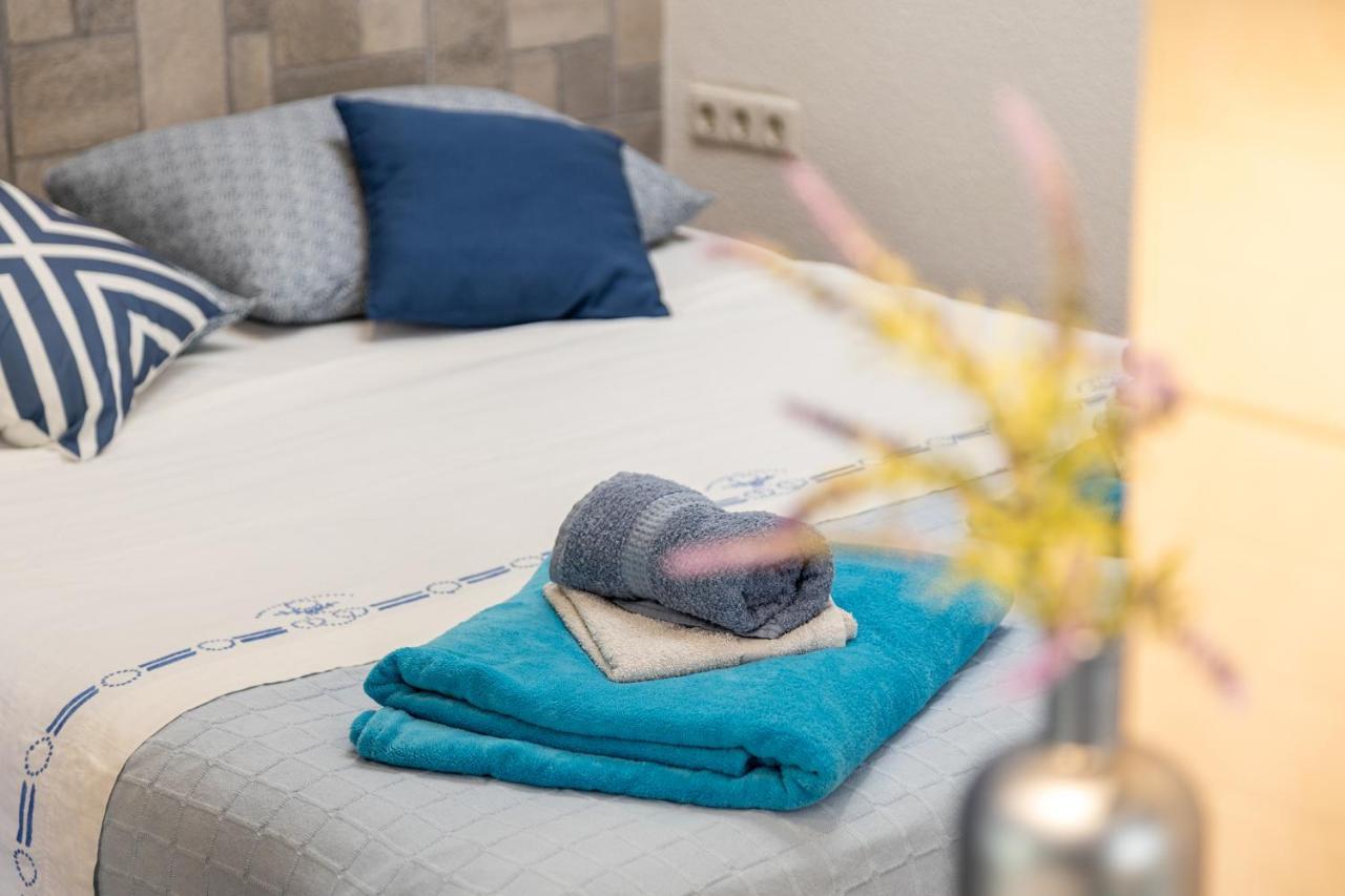 Aparrtment Terra- Combine Beach&Old Town Apartment Split Bagian luar foto