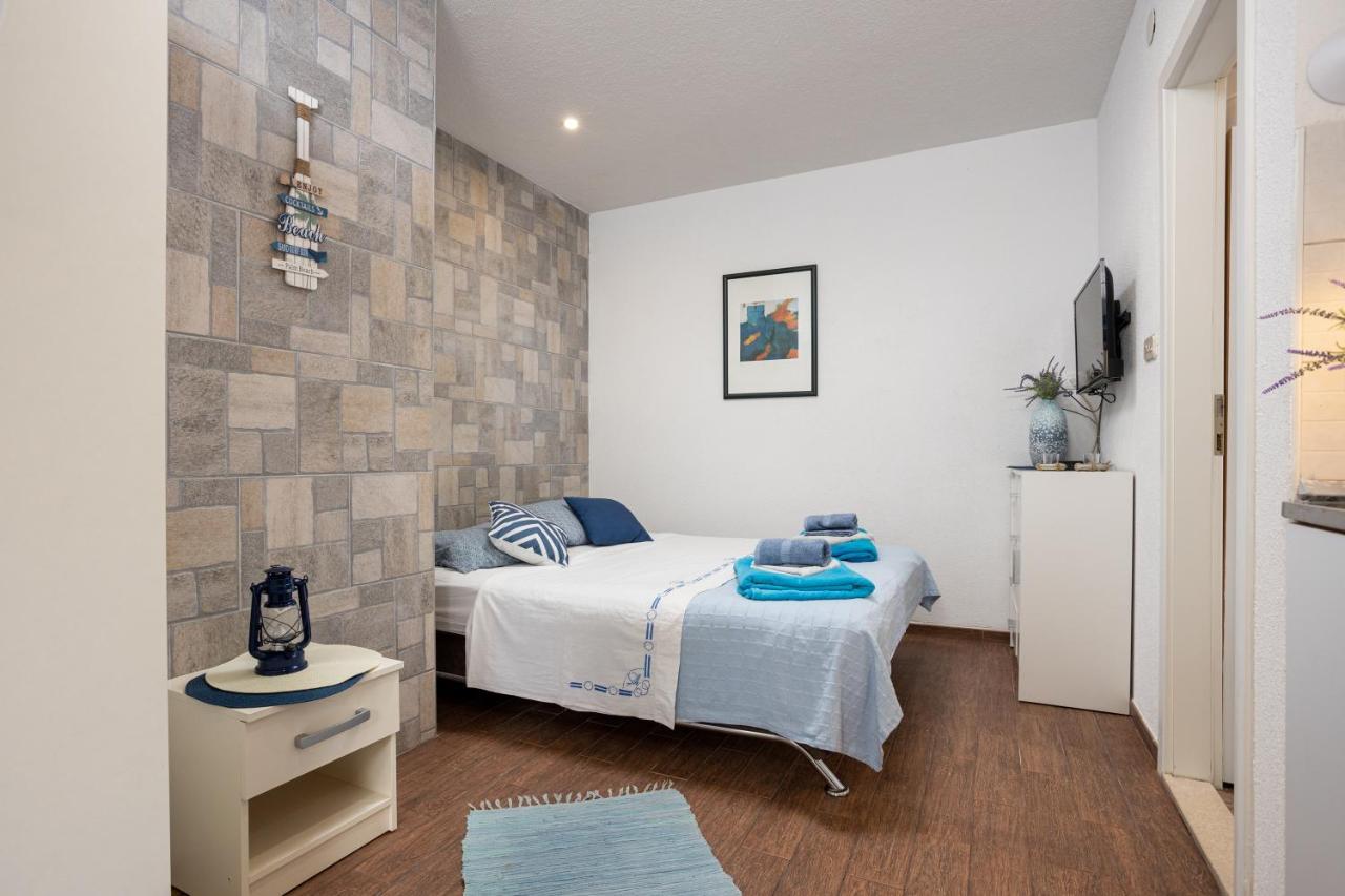 Aparrtment Terra- Combine Beach&Old Town Apartment Split Bagian luar foto