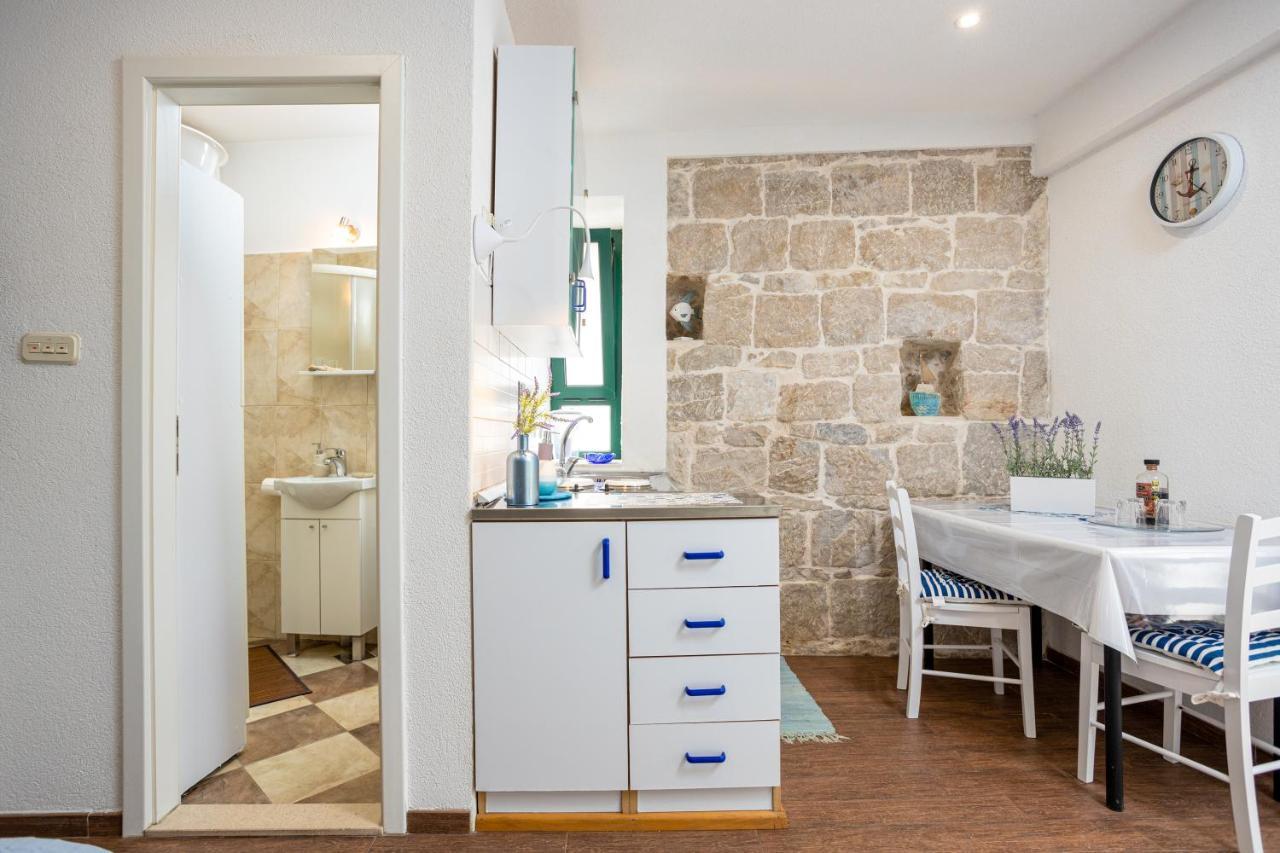 Aparrtment Terra- Combine Beach&Old Town Apartment Split Bagian luar foto