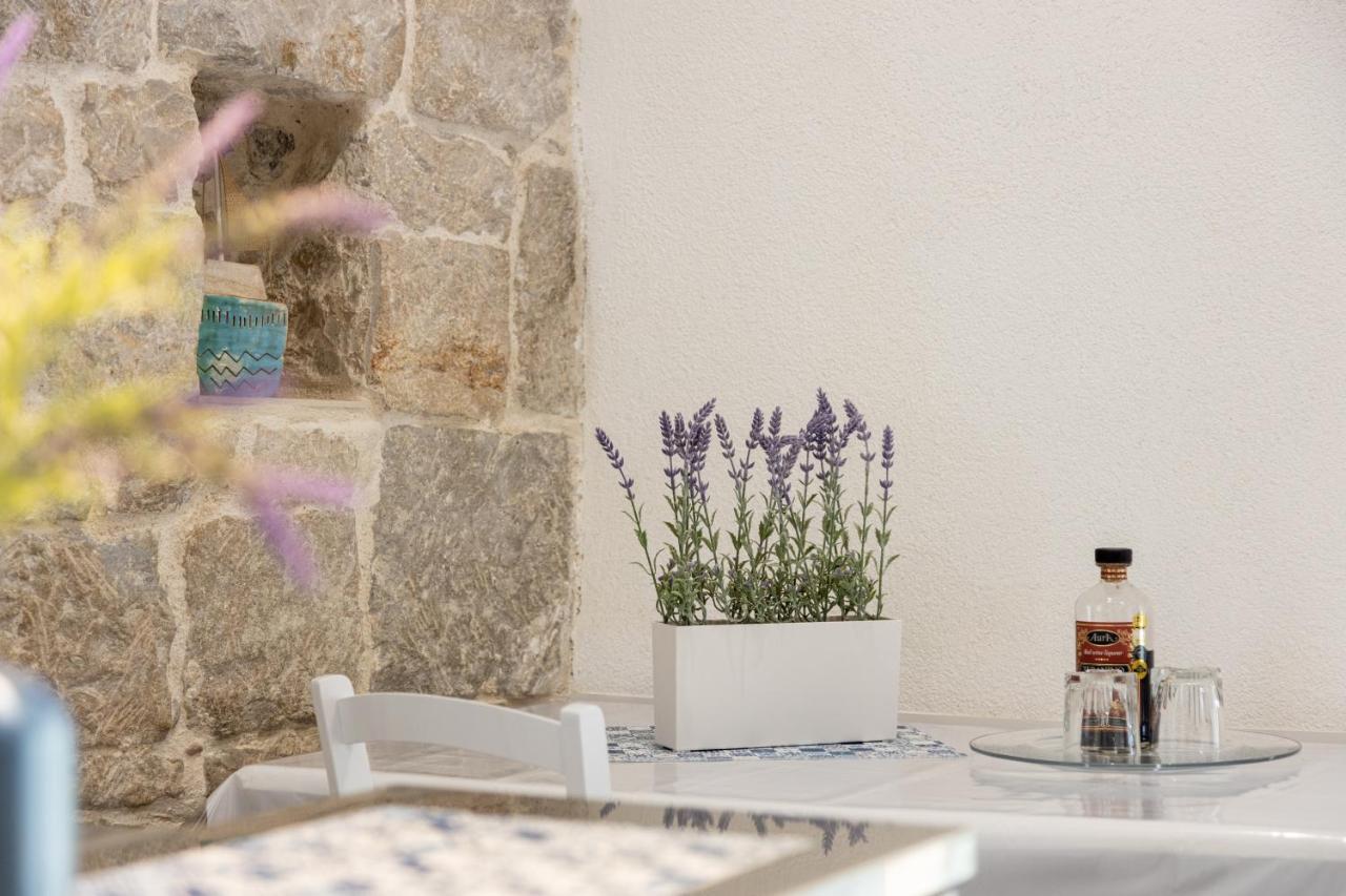 Aparrtment Terra- Combine Beach&Old Town Apartment Split Bagian luar foto